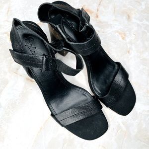 SPLENDID BLACK LEATHER STRAPPY SANDAL, Velcro Ankle Strap, Wood Block Heel